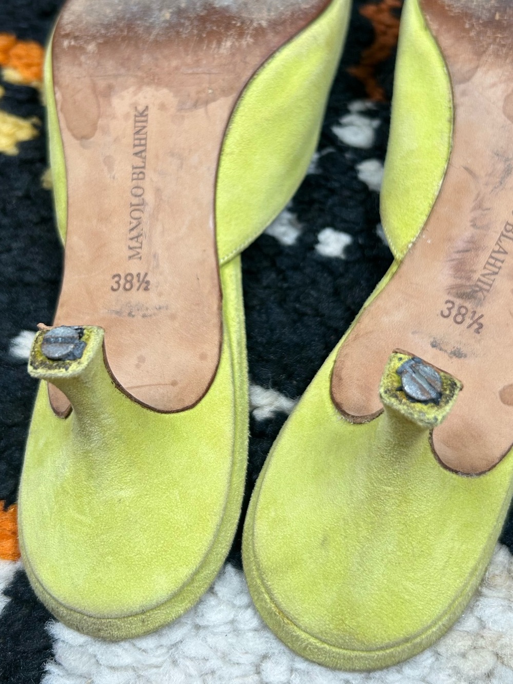 MANOLO BLAHNIK, suede lime, kitten heels!! - Picture 12 of 12